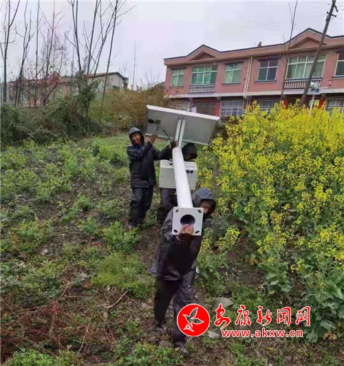 BOB娱乐体育官方汉阴县20处普适性地质灾难监测装备安装调试顺遂实现 - 安康新(图1)