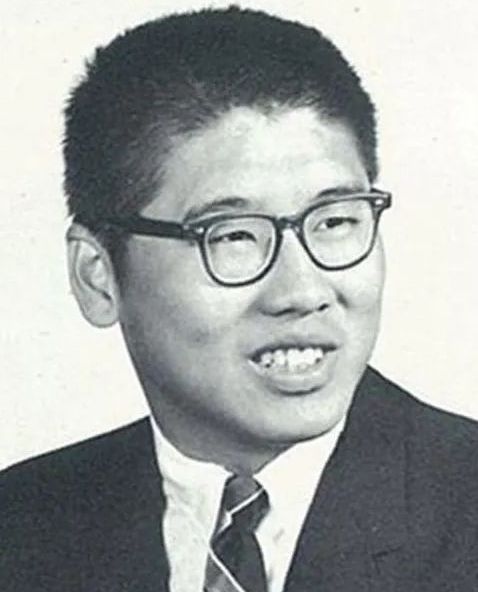 bob电竞官方网华侨先生暗恋女教员15年后将其和其女儿绑架软禁53天被判70年(图1)